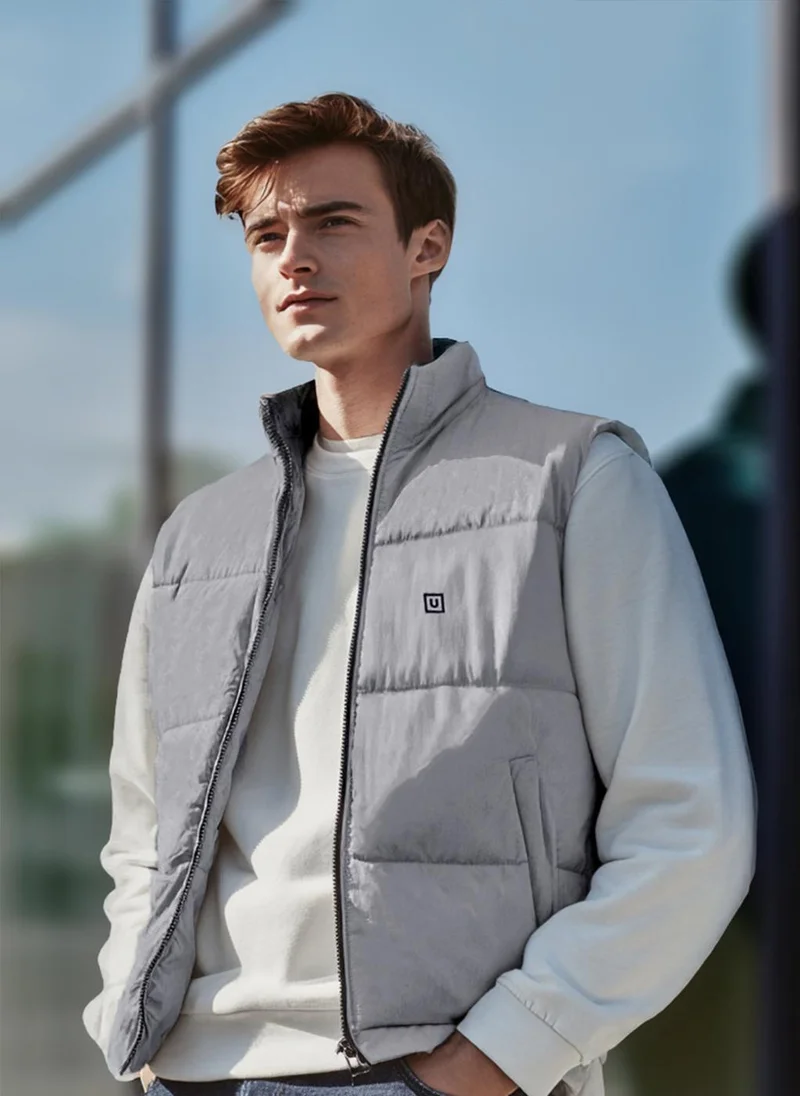 Urbano Fashion Urbano Fashion Men's Light Grey Sleeveless Zippered Puffer Jacket